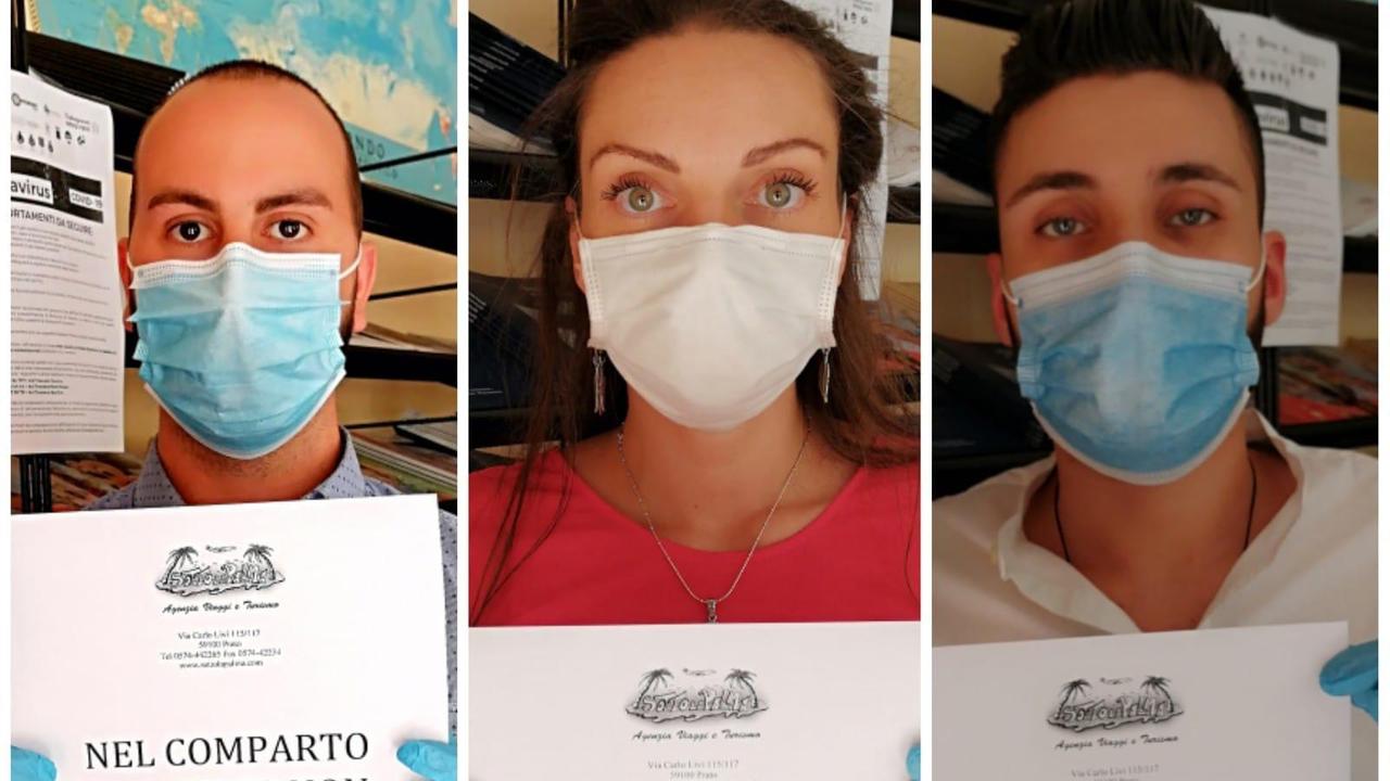 Al centro Claudia Chiti insieme a due dipendenti dell’agenzia “Sotto la Palma”