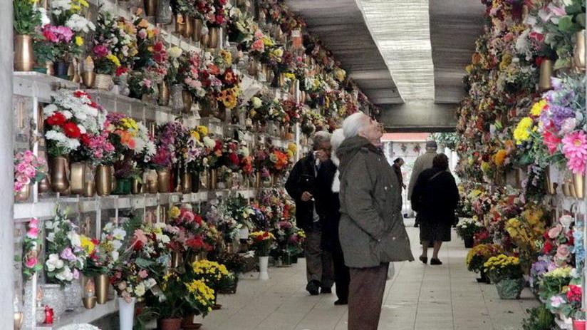 Modena, dal 17 maggio cimiteri aperti anche alla domenica