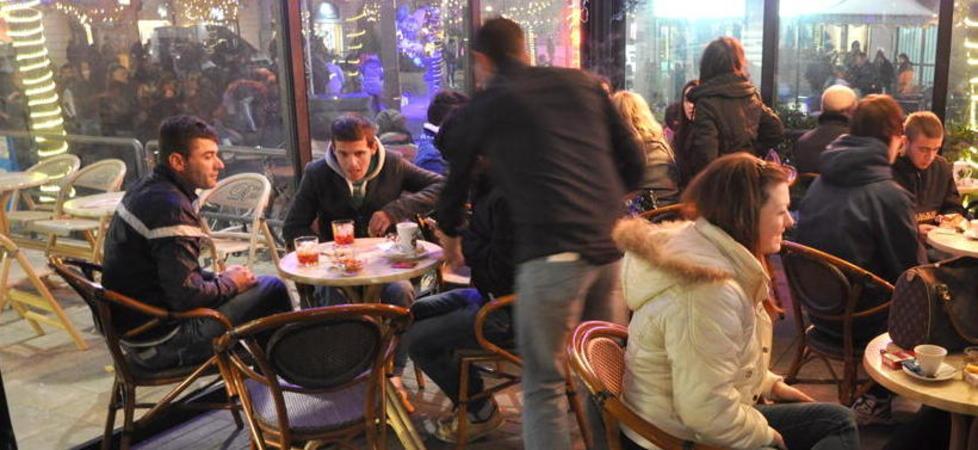 Il gazebo all'esterno del bar Ruiu, in corso Matteotti