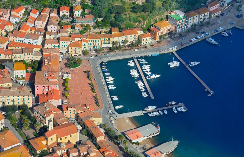 All’approdo turistico di Porto Azzurro va la bandiera blu 