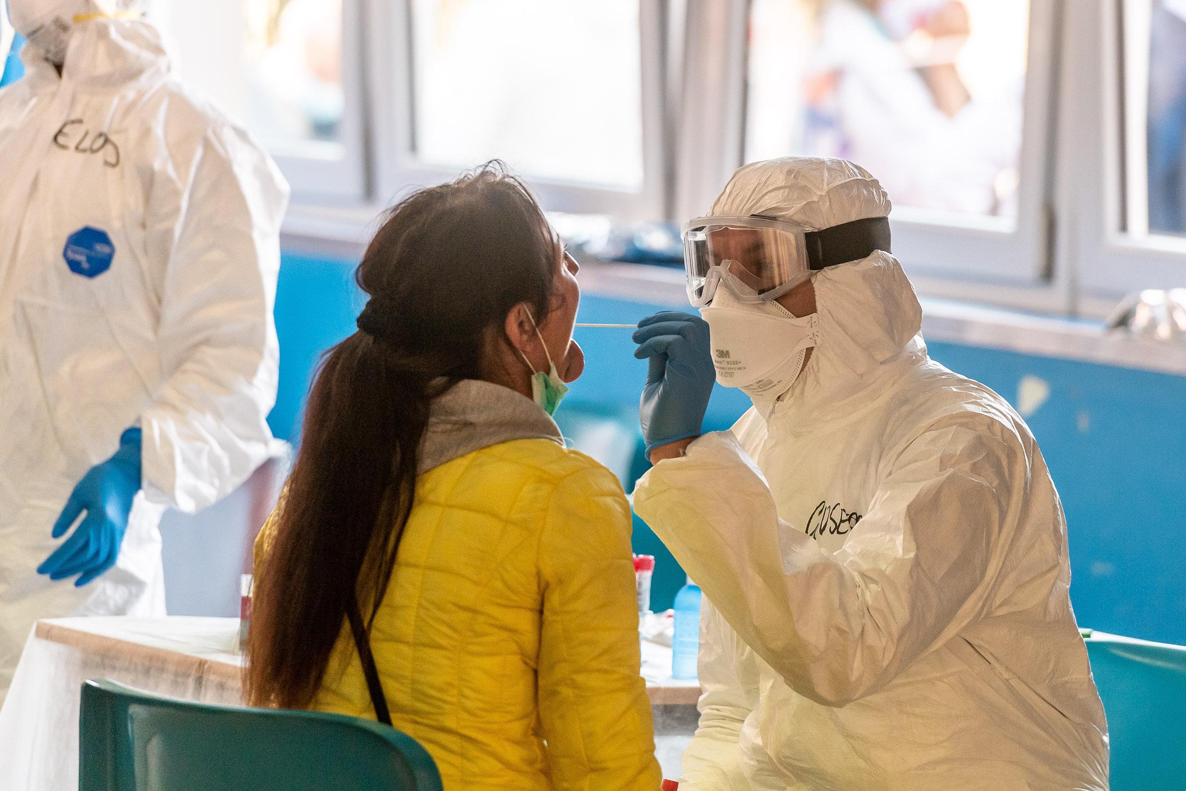 Se risulti positivo e non vai in hotel, tutta la famiglia finisce in quarantena 