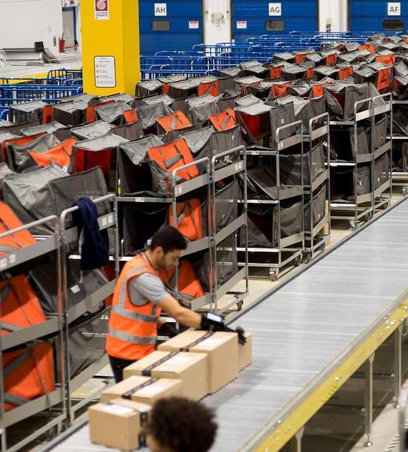 Un deposito di Amazon (foto d'archivio)
