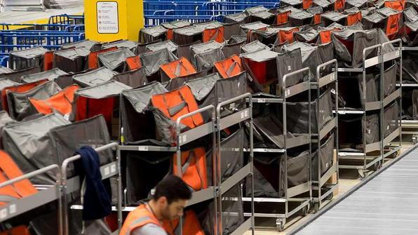 Un deposito di Amazon (foto d'archivio)