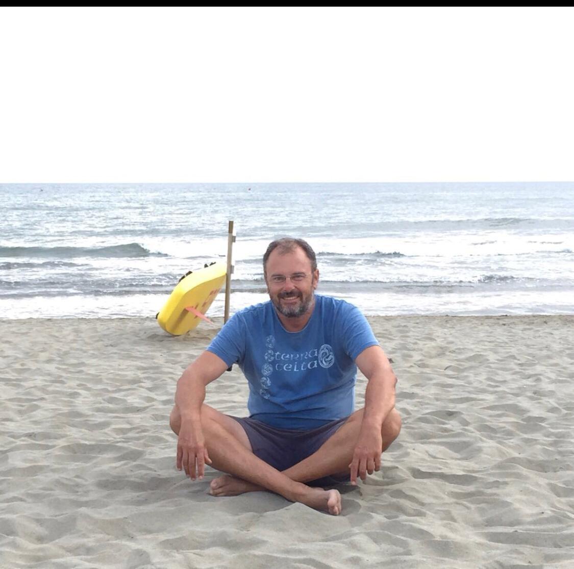 La spiaggia dei vip vuole la bandiera nera se il mare è mosso