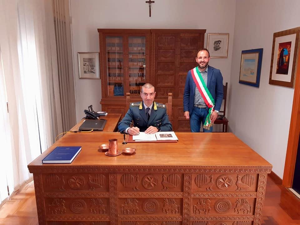 Il colonnello Ferri e il sindaco Pilia