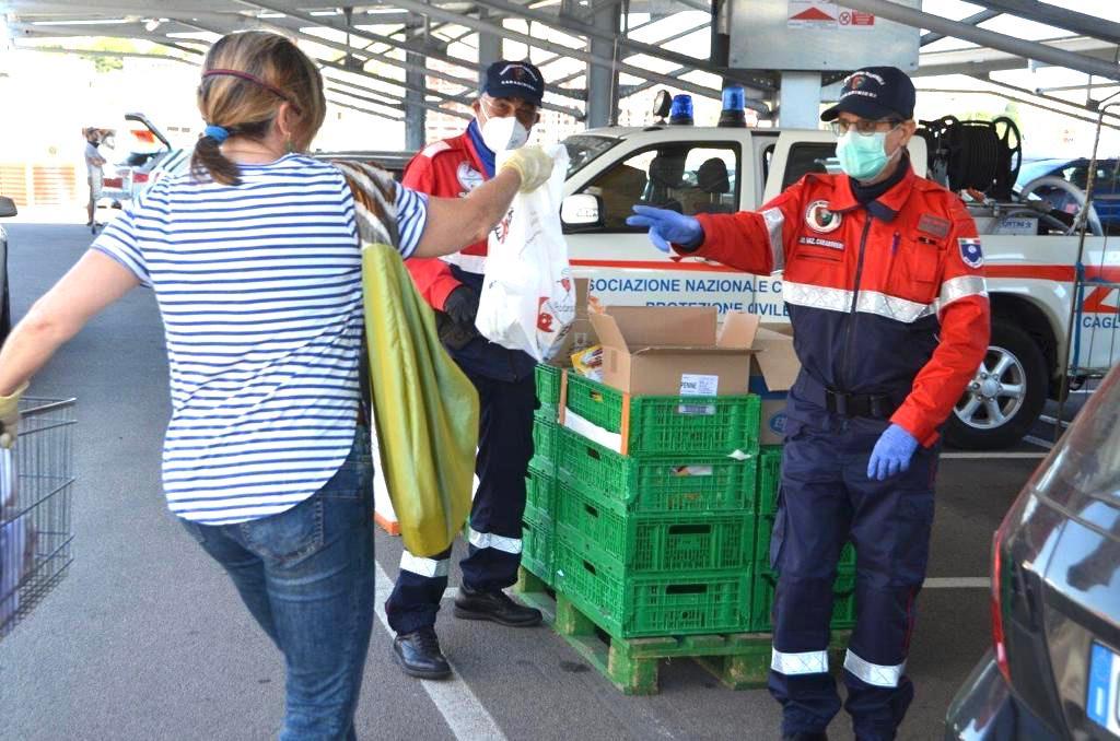 Alimenti per i più bisognosi: la consegna a cura dei carabinieri in congedo