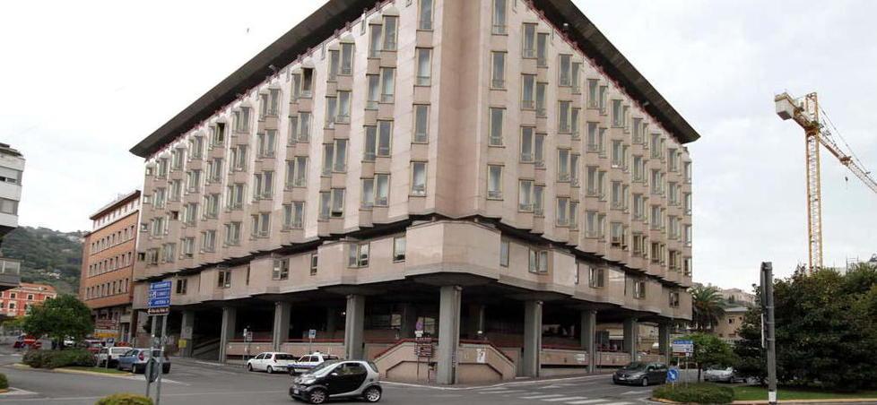 A Massa il Comune riapre le porte, ma solo su appuntamento 