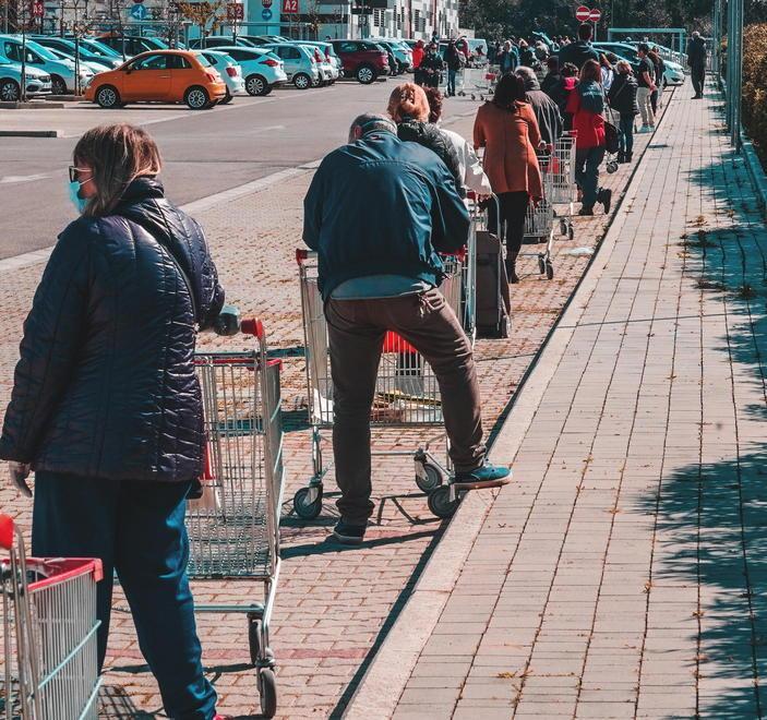 Sindacati contro supermercati «Orari più lunghi e meno tutele»
