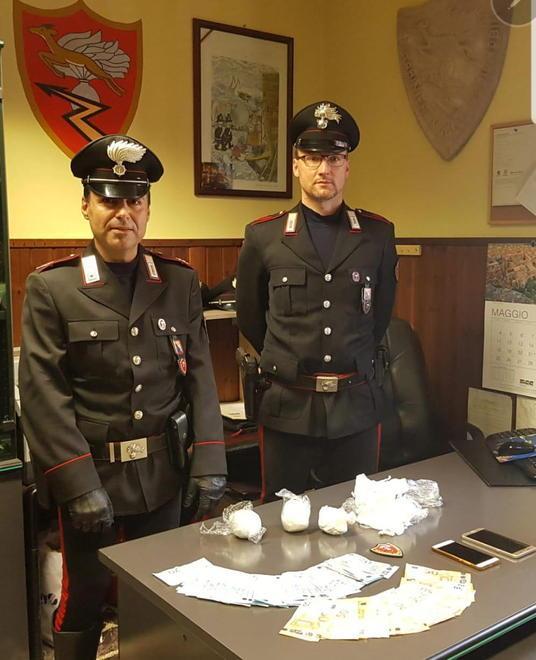 Arrestati con 2 etti di cocaina al termine di un inseguimento 