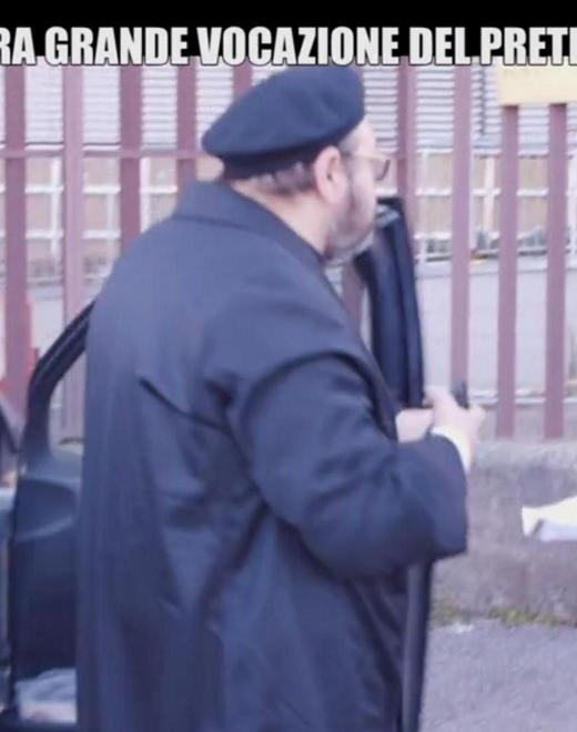 Cautela della Diocesi sul “prete smanaccione” «Stiamo verificando»