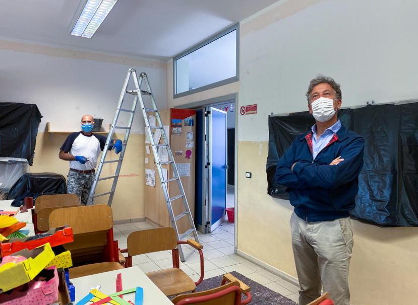 Scuole dell’infanzia: nelle aule rimaste vuote tinteggiature in corso