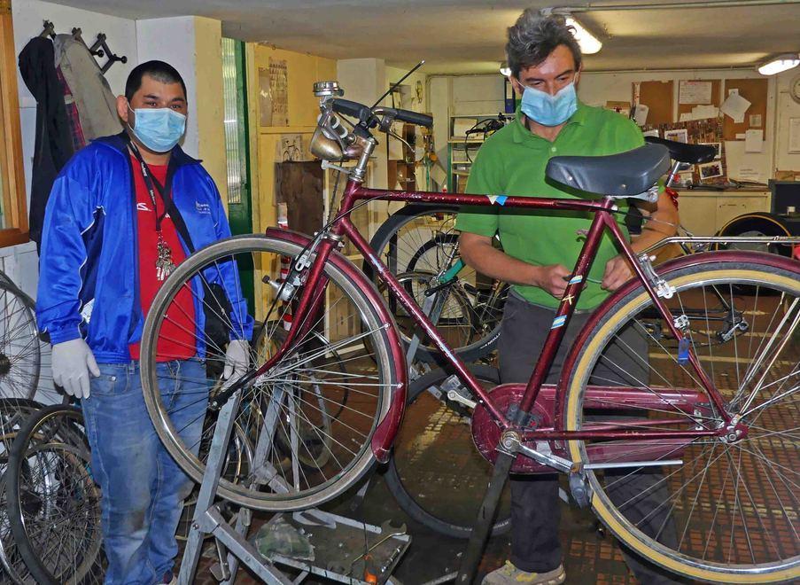 Ricicletta torna in sella All’Ex Mof riapre l’officina delle bici 