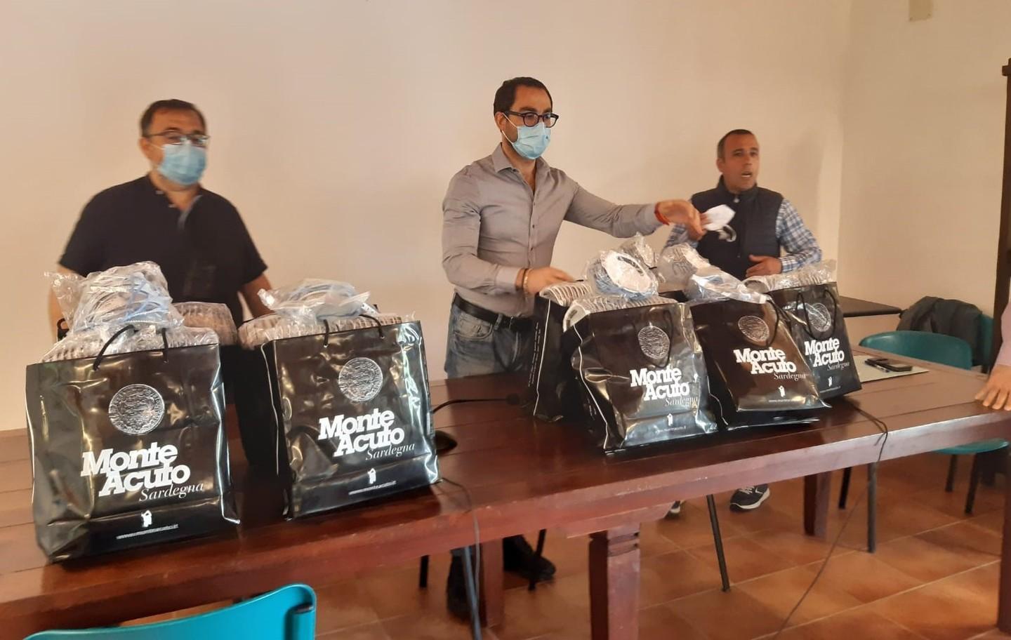 Mascherine per diciottomila abitanti 