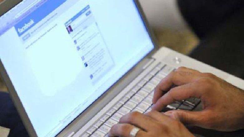 Reggio Si finge donna su facebook e raggira un 47enne modenese derubandolo