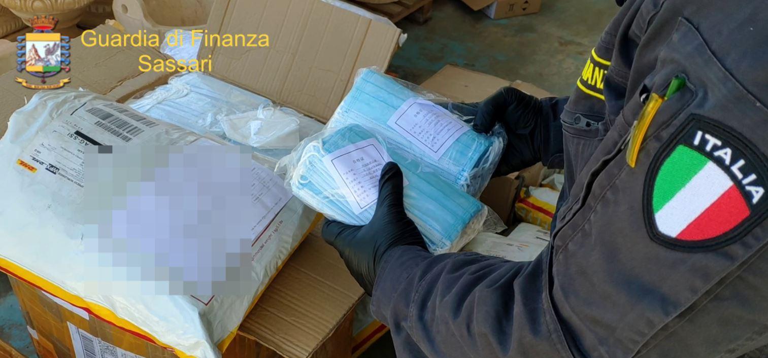 Olbia, la Guardia di finanza sequestra 65mila mascherine 