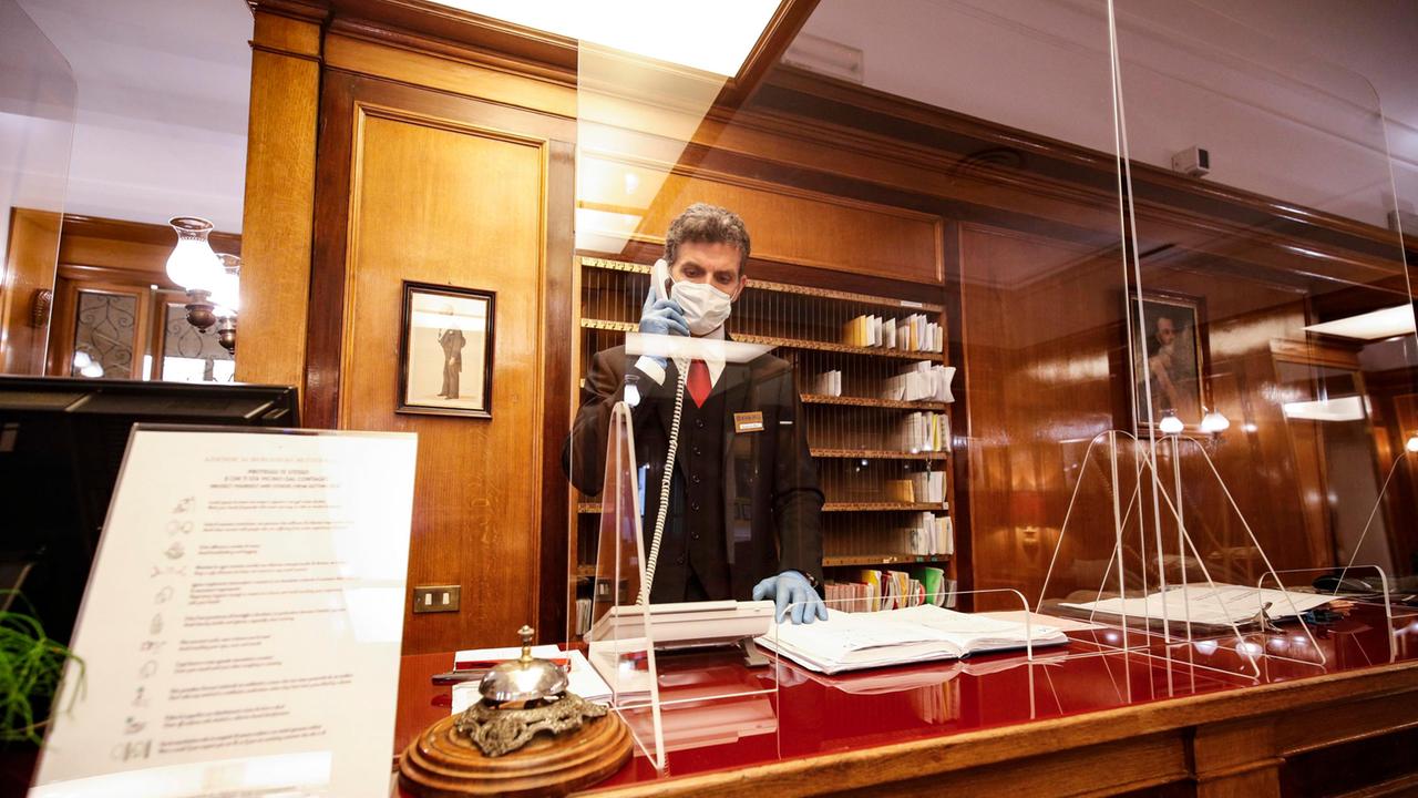 Ascensori, reception e pulizia: le linee guida per la riapertura degli alberghi