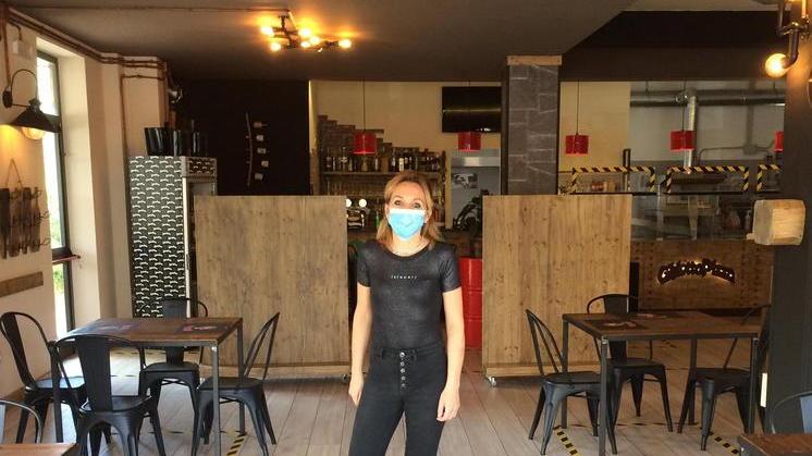 La titolare della pizzeria di Rosignano: «Con le nuove regole perdo 60 posti su 80...»