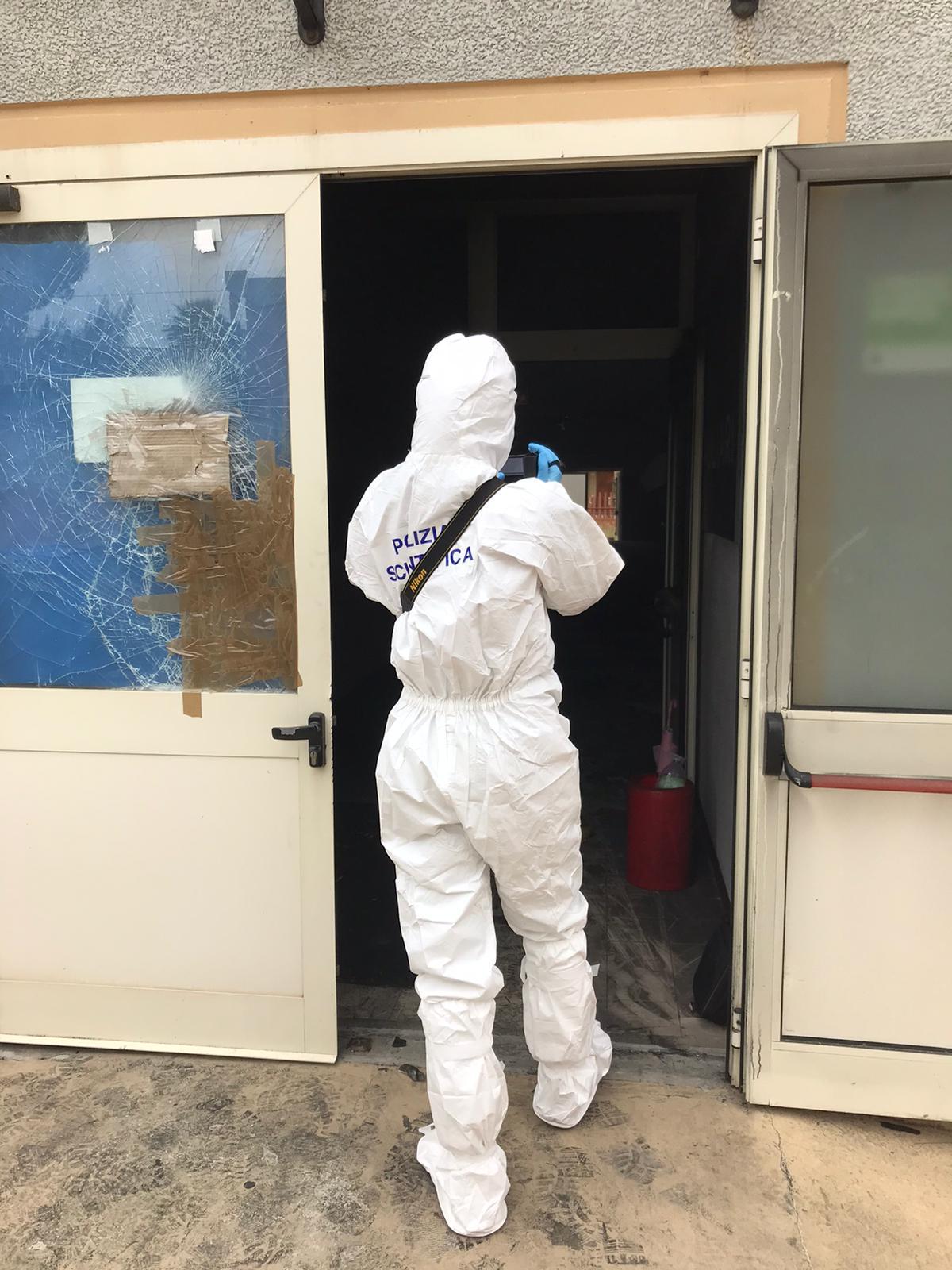 Cagliari, incendio doloso distrugge la palestra polivalente di Pirri