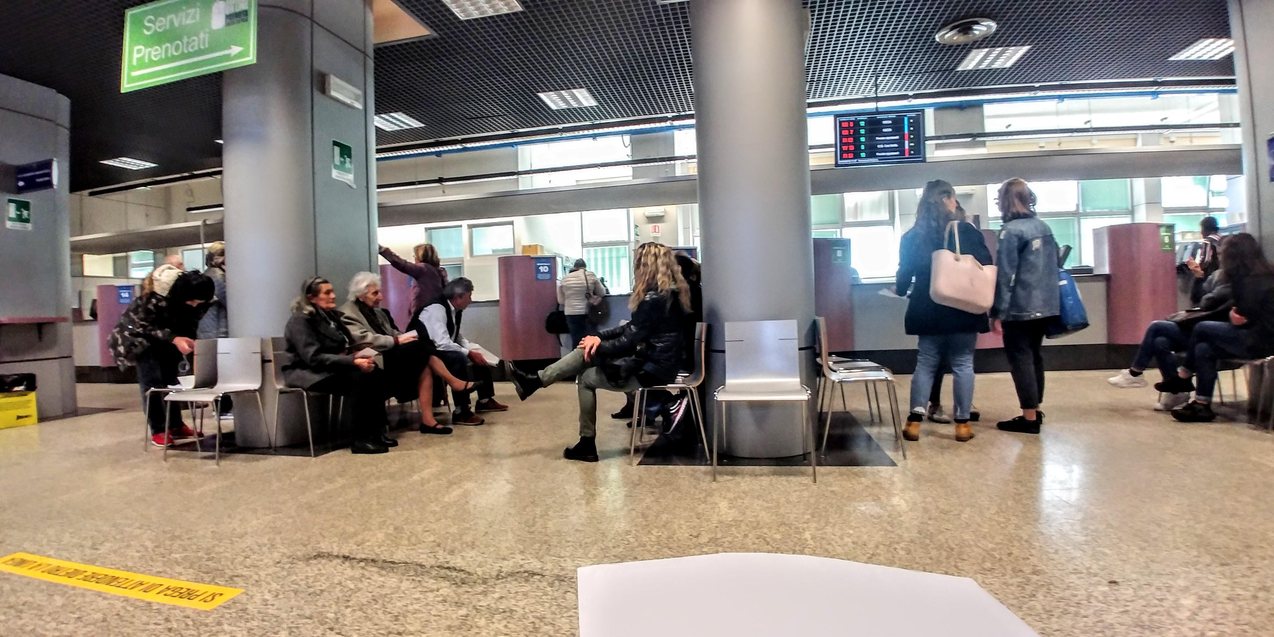 Riaprono Anagrafe e Urp Sistema di controllo digitale e febbre misurata sulla porta