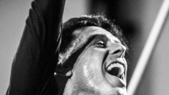 «Un direttore che compone, se serve pianista» Addio Ezio Bosso, l’Italia piange un talento unico
