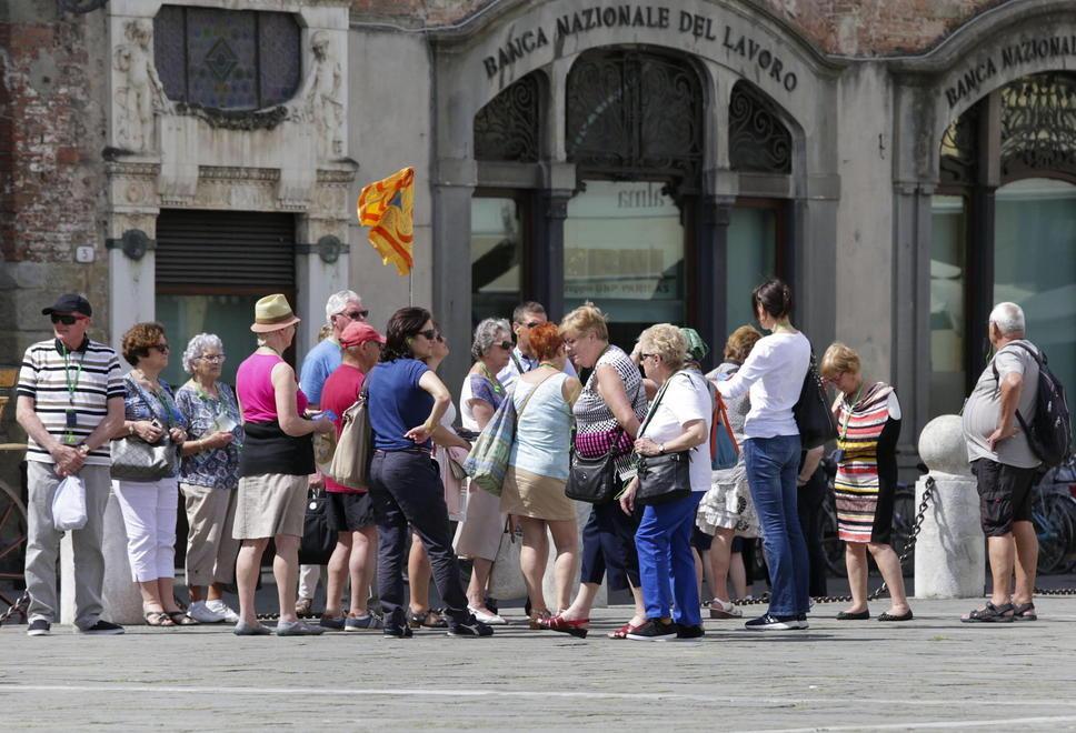 Pubblici esercizi contro Rossi «Troppe incertezze sulla ripresa» 