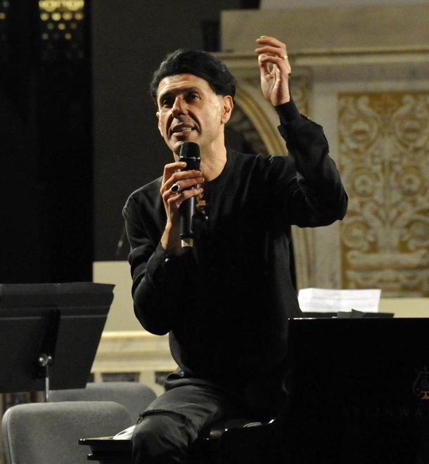 Lucca piange il maestro Ezio Bosso ospite d’onore del festival annullato per Covid