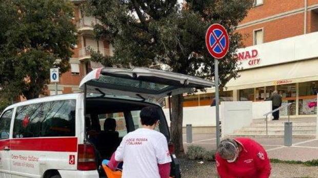 Centinaia di donazioni in soldi e alimentari raccolte dalla Cri
