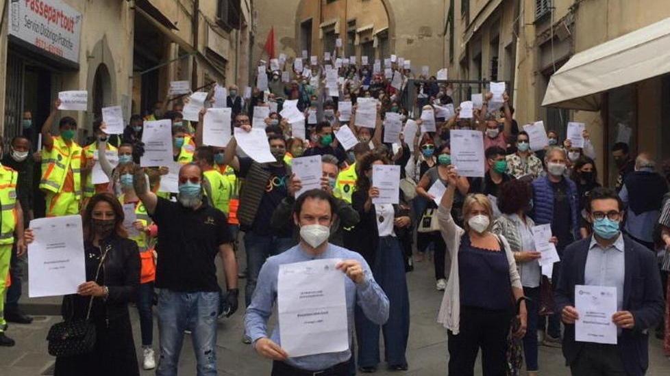 Castelfiorentino torna ad alzare la voce «Il difficile viene ora, non lasciateci soli»