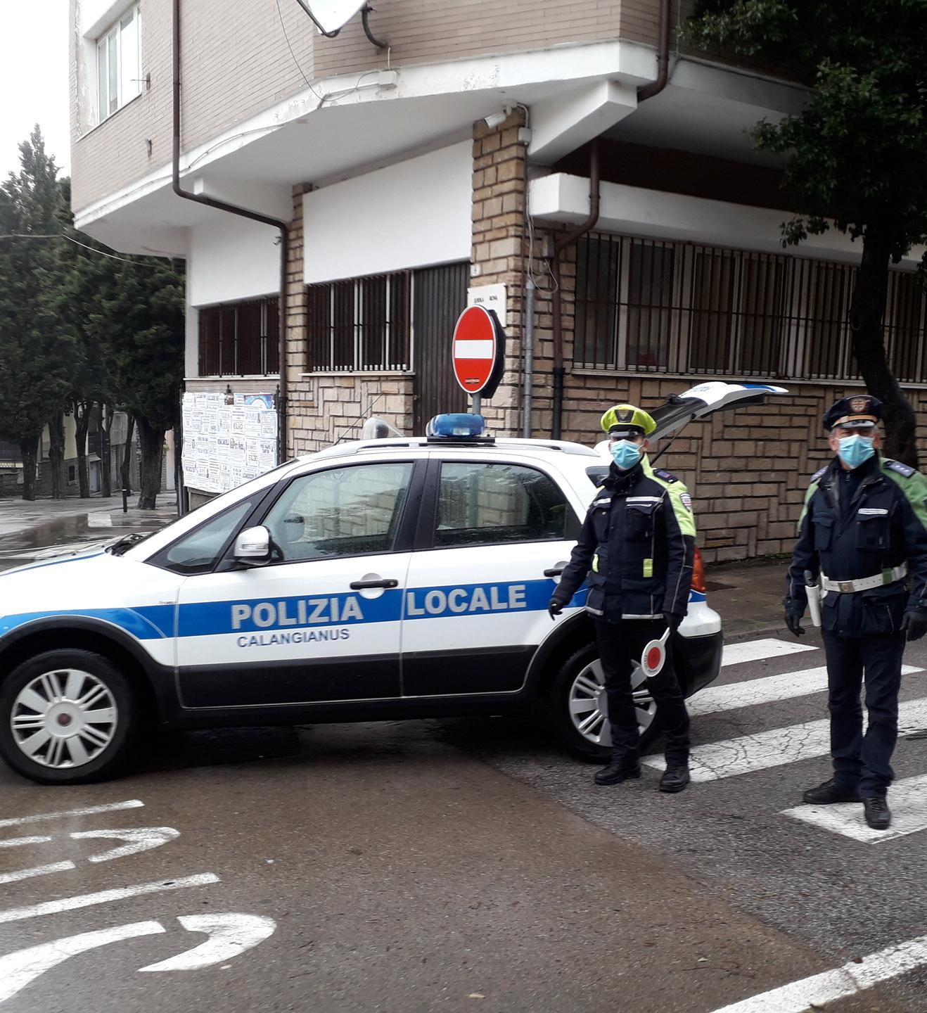 Auto investe una donna in via Siglienti