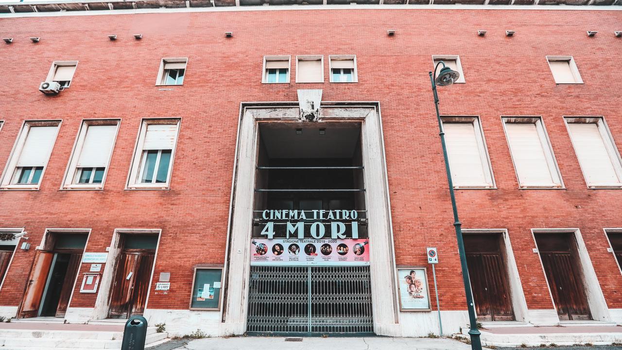 Buio profondo in sala e il futuro è un’incognita: i dubbi e le idee di tre direttori artistici