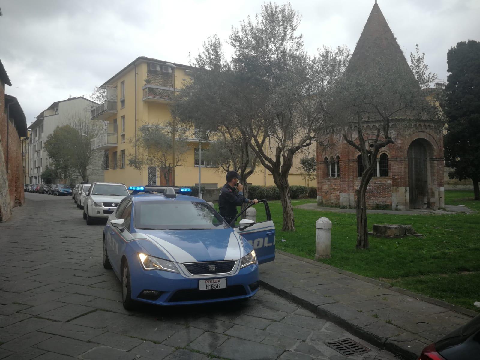 Pisa, entrano a rubare ma svegliano proprietario: un arresto 