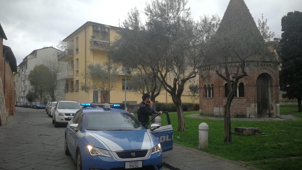 Pisa, entrano a rubare ma svegliano proprietario: un arresto