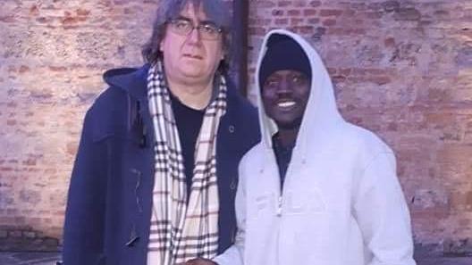 Monsignor Biancalani con il giovane migrante trovato morto a Malta