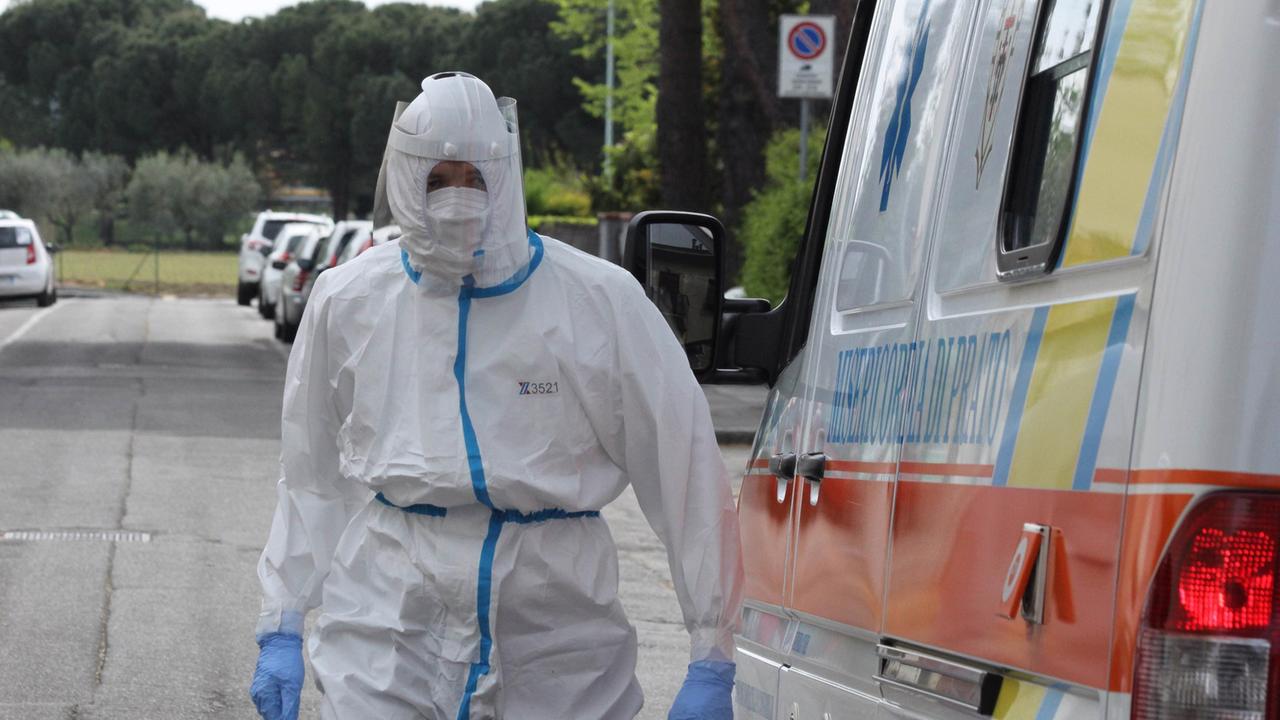 Lo studio dei pediatri dell'Asl: per ogni contagiato ci sono sei positivi senza sintomi del virus