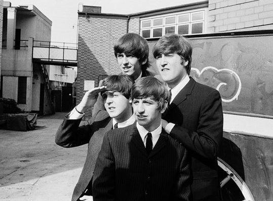 Addio Astrid La fotografa bionda che scoprì i Beatles e ne divenne “sorella” 