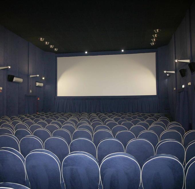 Il cinema Centrale riparte con film “proiettati” a casa