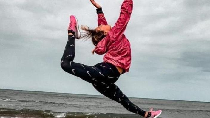 L’ex Ondina del Carnevale fa lezione di ginnastica su Fb