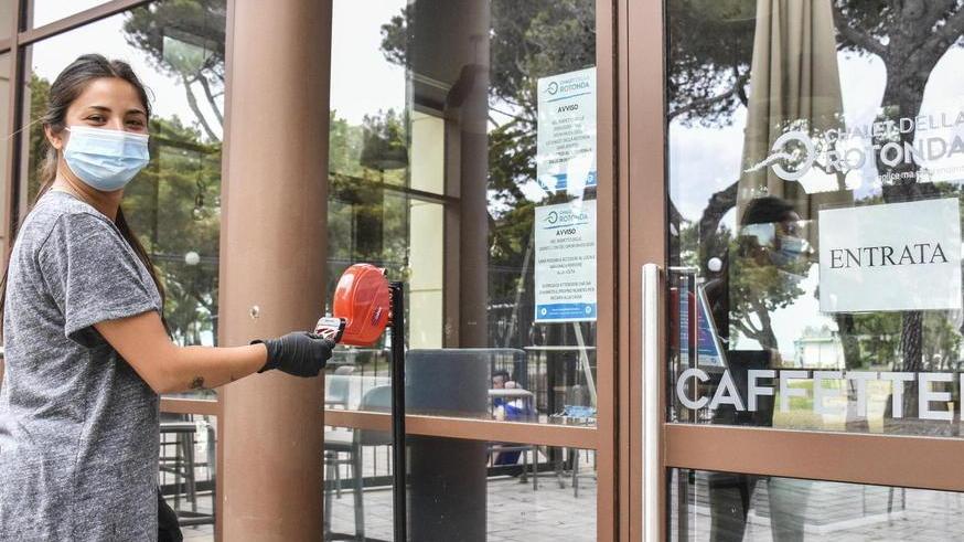 Posti limitati e recinzioni così lo Chalet cambia volto