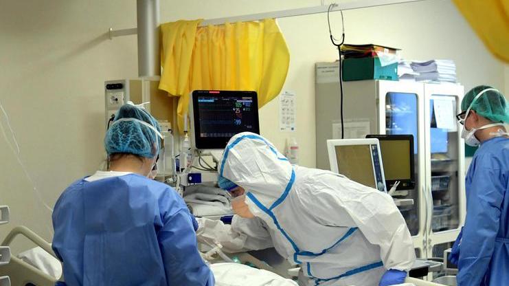 Virus, una doccia fredda C’è un’altra vittima e quattro nuovi contagi