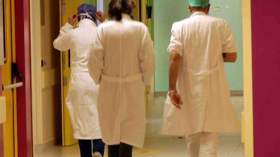 Camici introvabili, l’Asl cerca 60 operatori Il servizio più scoperto è la guardia medica