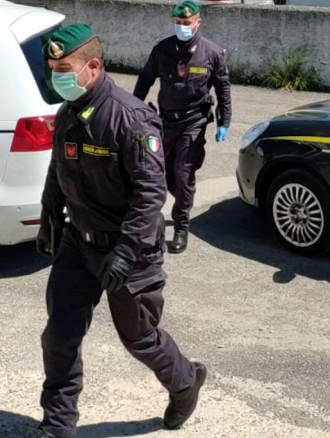 Mascherine irregolari, maxi sequestro e sanzioni 