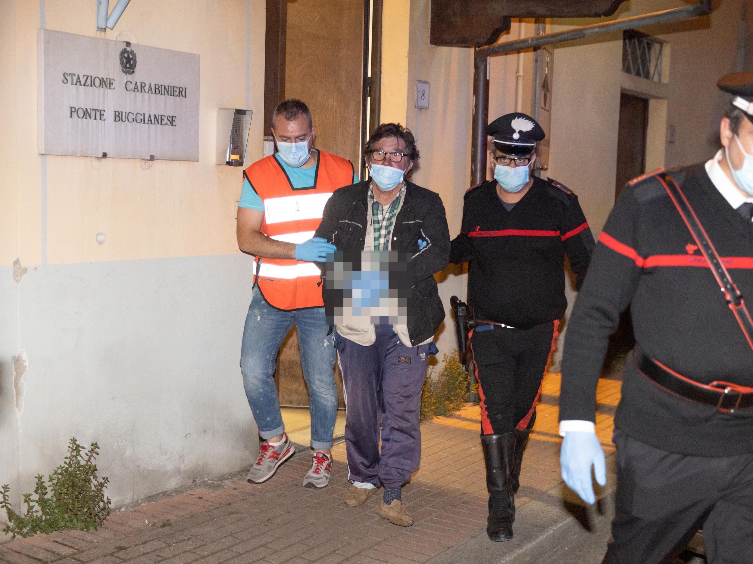 L'arrestato (foto Paolo Nucci e Lorenzo Innocenti)