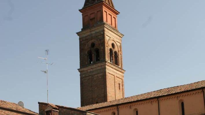 Bufera a Pieve di Guastalla, il vescovo chiude l’oratorio