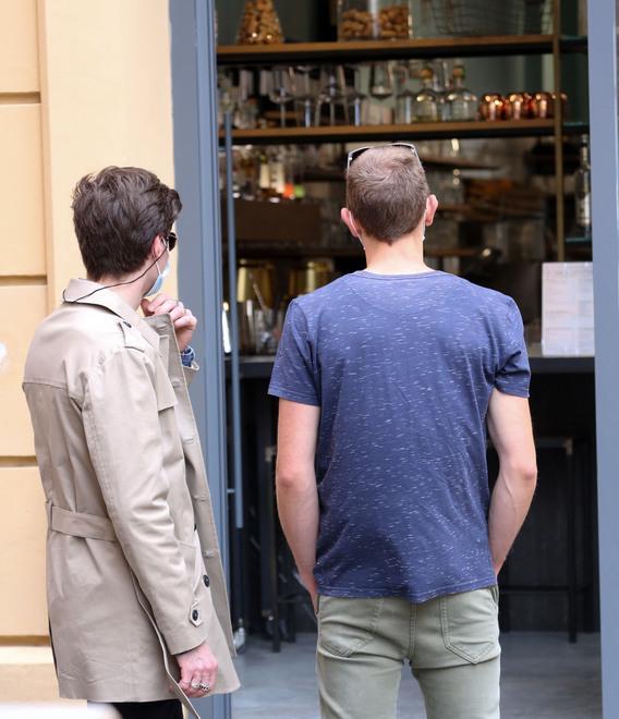 Da oggi si riparte Riaprono negozi parrucchieri bar e ristoranti 