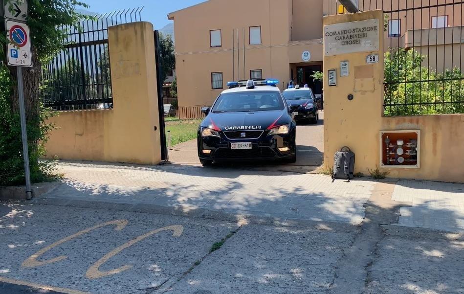 Si ubriaca, evade e minaccia un vicino 