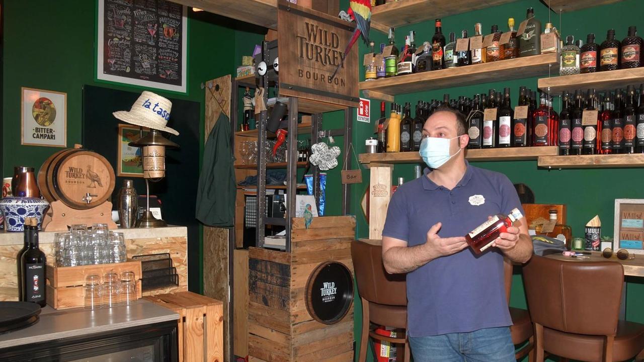 Il barman della movida riduce i posti e i prezzi