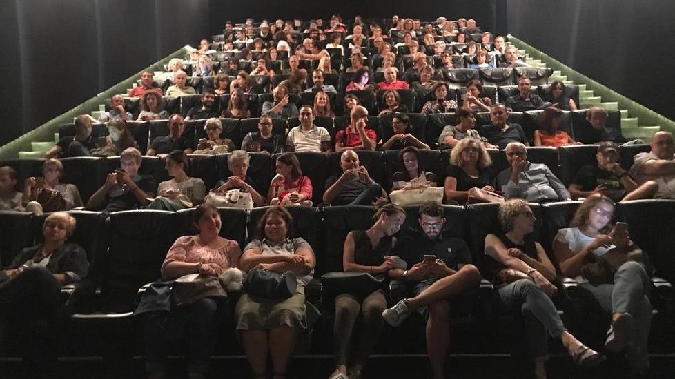 Modena. Ipotesi per i cinema: una proiezione a film con il pubblico distanziato