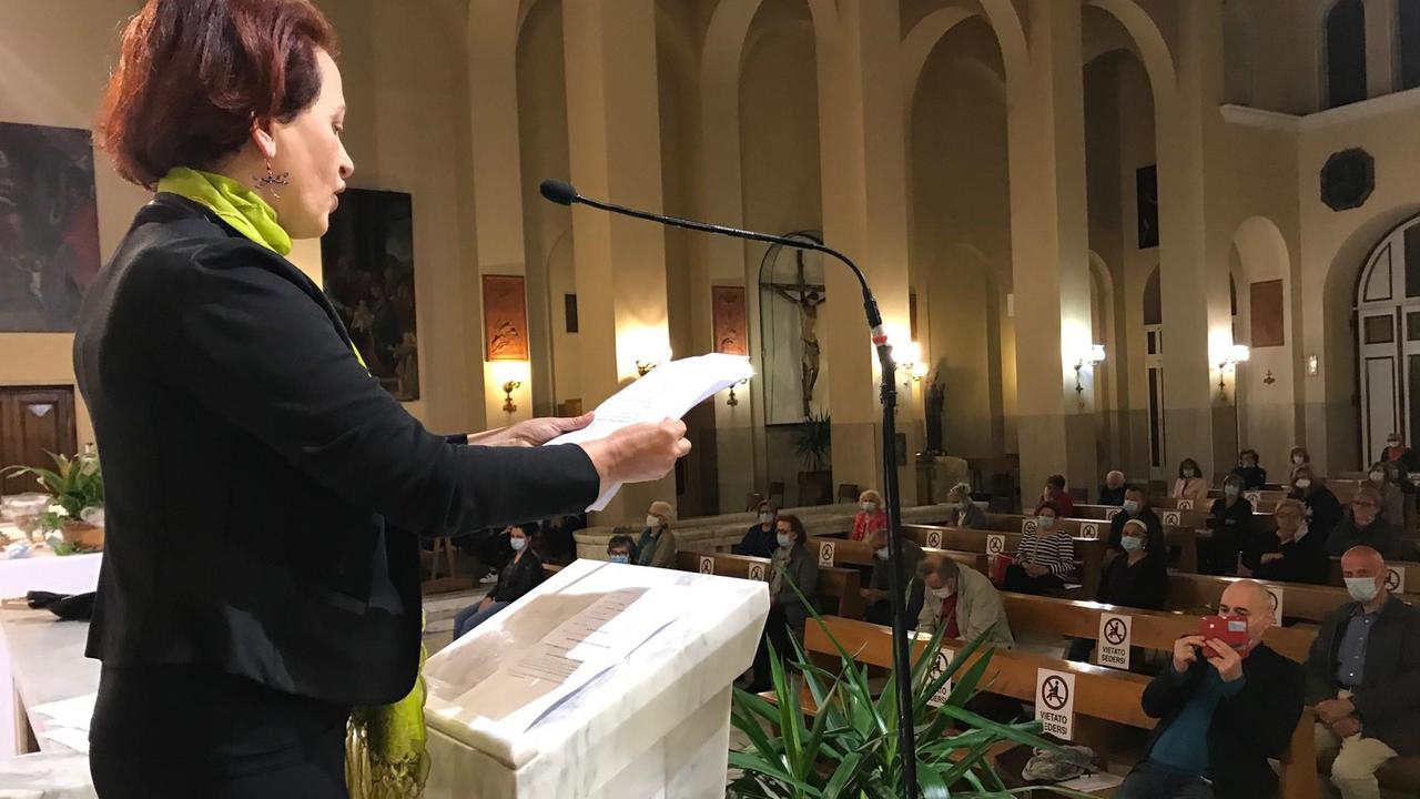 Stefania Stefanin sull'altare della chiesa di San Bartolomeo (foto Batavia)