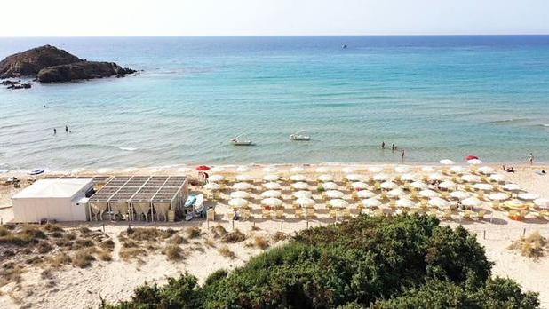 Sardegna, contrordine: sì ai bagni al mare ma a distanza