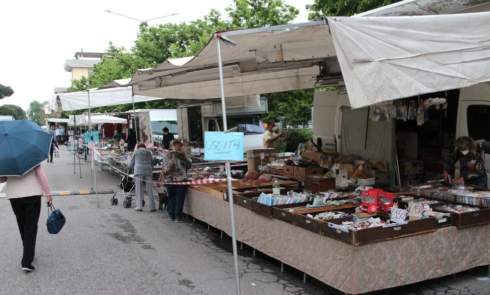 Il mercato all'ex campo di aviazione